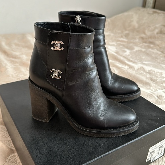 Chanel short boots - Picture 3 of 5